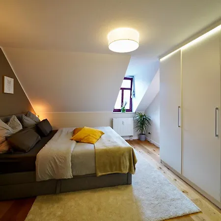 Apartamento Edler Wohnraum Luxus-apartment Mit Designer-bad, Boxspringbett, Bosch-kaffeevollautomat, Carport & Wlan 542 Mbps Zwickau