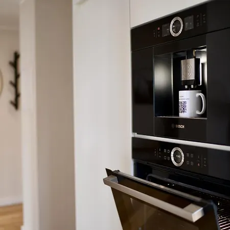 Edler Wohnraum Luxus-apartment Mit Designer-bad, Boxspringbett, Bosch-kaffeevollautomat, Carport & Wlan 542 Mbps Zwickau