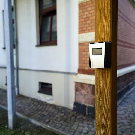 Edler Wohnraum Noble Stadtoase Mit Boxspringbett, Kaffeevollautomat & Parkplatz Apartment