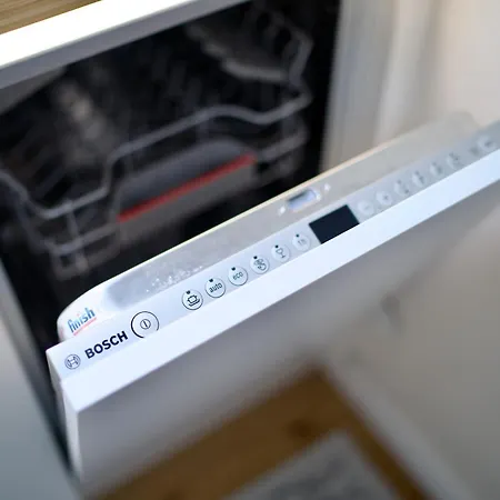 Apartment Edler Wohnraum Noble Stadtoase Mit Boxspringbett, Kaffeevollautomat&parkplatz