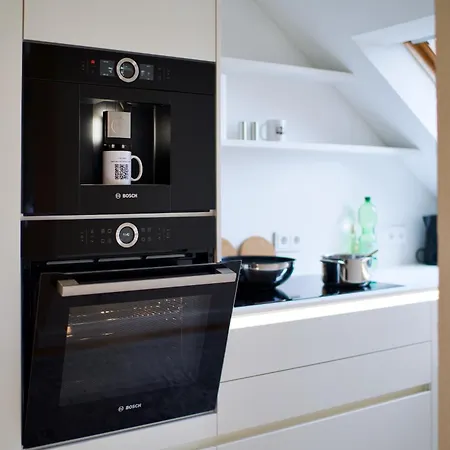 Edler Wohnraum Luxus-apartment Mit Designer-bad, Boxspringbett, Bosch-kaffeevollautomat, Carport & Wlan 542 Mbps