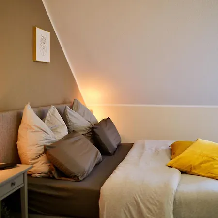Edler Wohnraum Noble Stadtoase Mit Boxspringbett, Kaffeevollautomat & Parkplatz Apartment