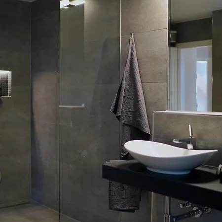 Edler Wohnraum Noble Stadtoase Mit Boxspringbett, Kaffeevollautomat & Parkplatz Apartment Zwickau