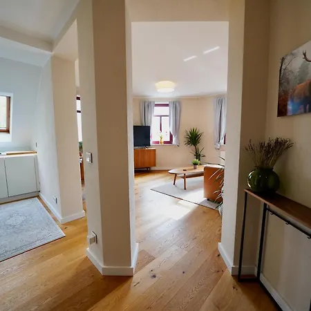 Edler Wohnraum Noble Stadtoase Mit Boxspringbett, Kaffeevollautomat & Parkplatz Zwickau
