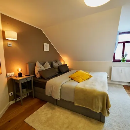 Edler Wohnraum Luxus-apartment Mit Designer-bad, Boxspringbett, Bosch-kaffeevollautomat, Carport & Wlan 542 Mbps * Zwickau