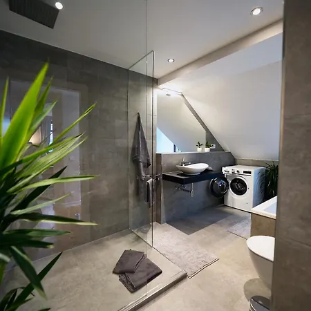 Edler Wohnraum Luxus-apartment Mit Designer-bad, Boxspringbett, Bosch-kaffeevollautomat, Carport & Wlan 542 Mbps Apartamento *