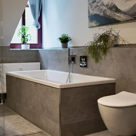 Edler Wohnraum Noble Stadtoase Mit Boxspringbett, Kaffeevollautomat & Parkplatz Apartment Zwickau