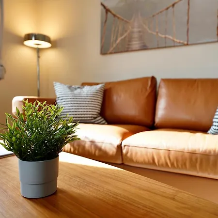 Edler Wohnraum Luxus-apartment Mit Designer-bad, Boxspringbett, Bosch-kaffeevollautomat, Carport & Wlan 542 Mbps *