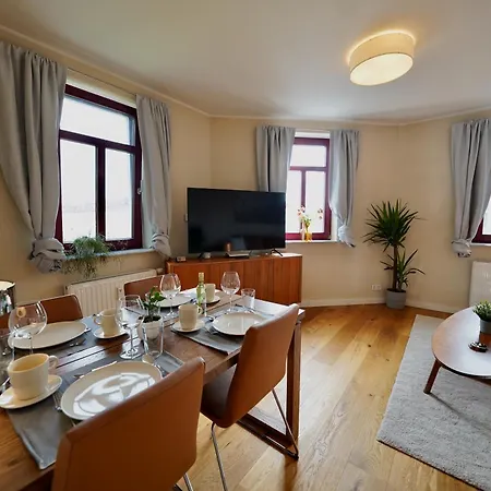 Edler Wohnraum Luxus-apartment Mit Designer-bad, Boxspringbett, Bosch-kaffeevollautomat, Carport & Wlan 542 Mbps * Zwickau